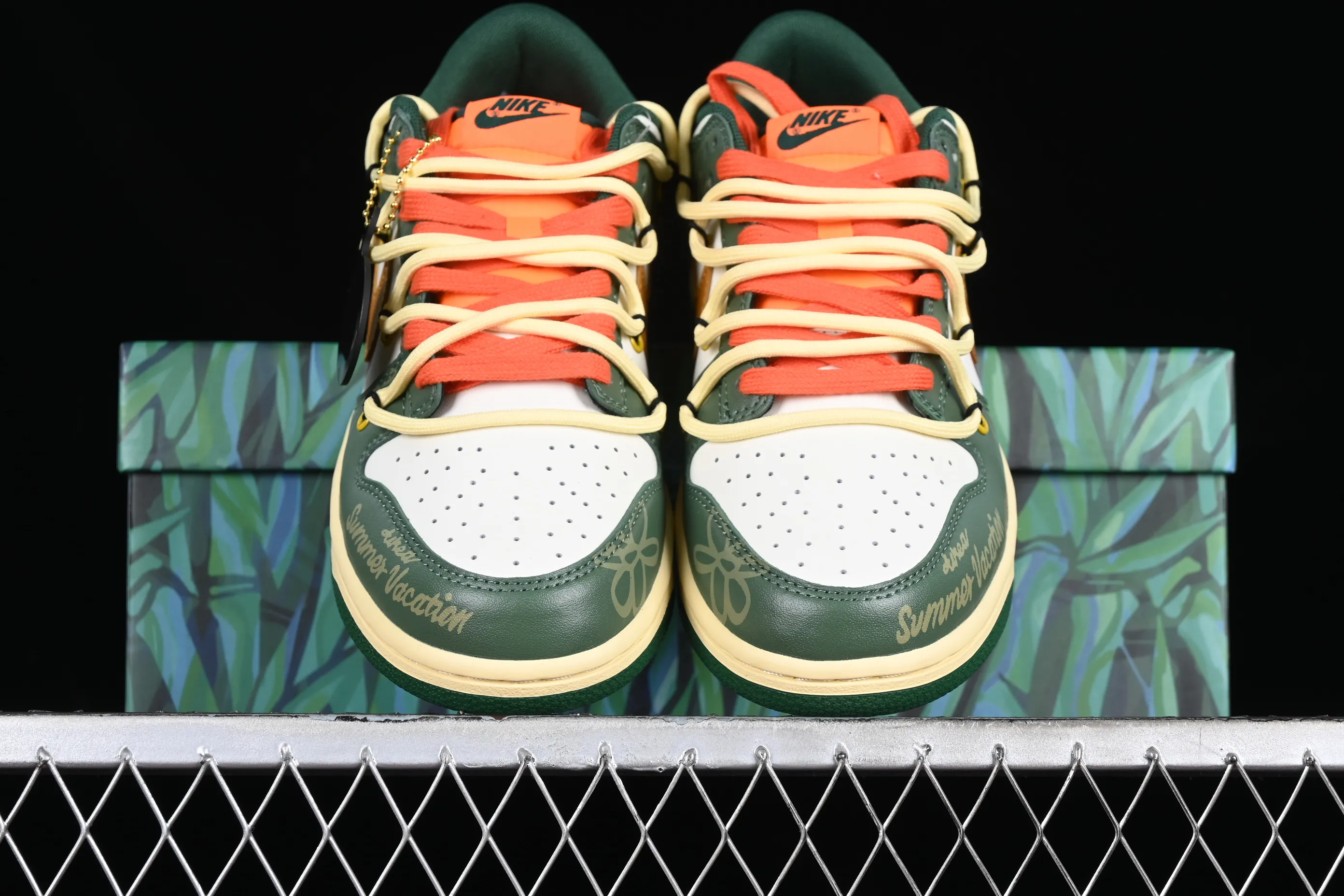 All Categories Nk SB Dunk Series Nk SB Dunk Low Low-top Sneakers Nk Dunk Low Panda Prank-Street Summer Graffiti Green Orange SB Strappy Low-top Casual Sneakers DD1391-300